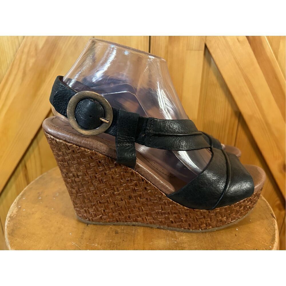 Naya women's leather wedges Size 8M raffia heels buckle closure black